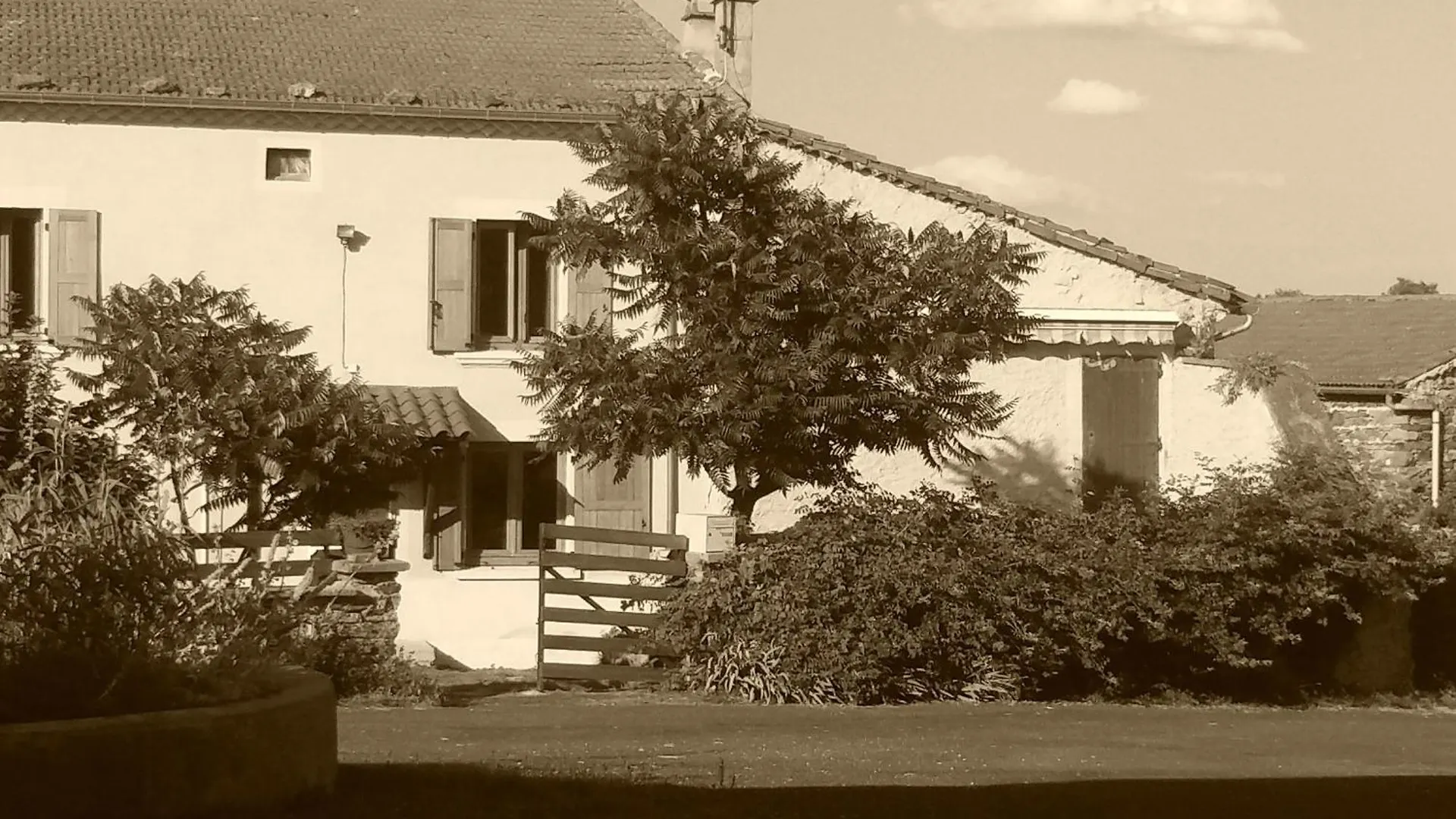 Gite Familial Avec Cour Privee, Terrasse Ombragee Et Chambre Independante Pres Du Puy-En-Velay - Fr-1-582-31 Villa Saint-Privat-du-Dragon Holiday home